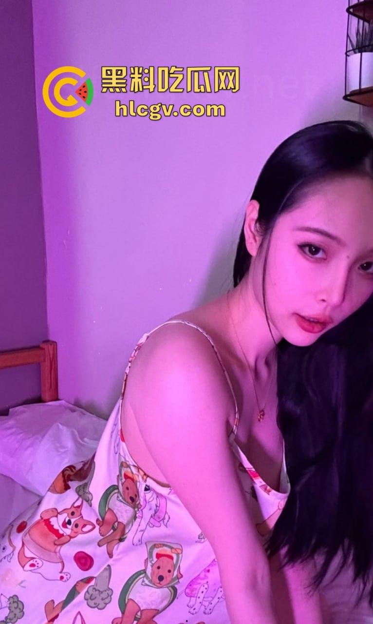 推特OF极品反差母狗【孙禾颐】放飞自我！道具自慰情趣制服，第一季全裸福利合集劲爆上线！-14