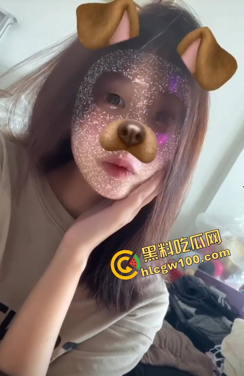 山西无锡职业纯欲反差骚鸡【戴玥】背着男友约炮酒吧单男，直插骚逼捏奶头！独家曝光流出！-1