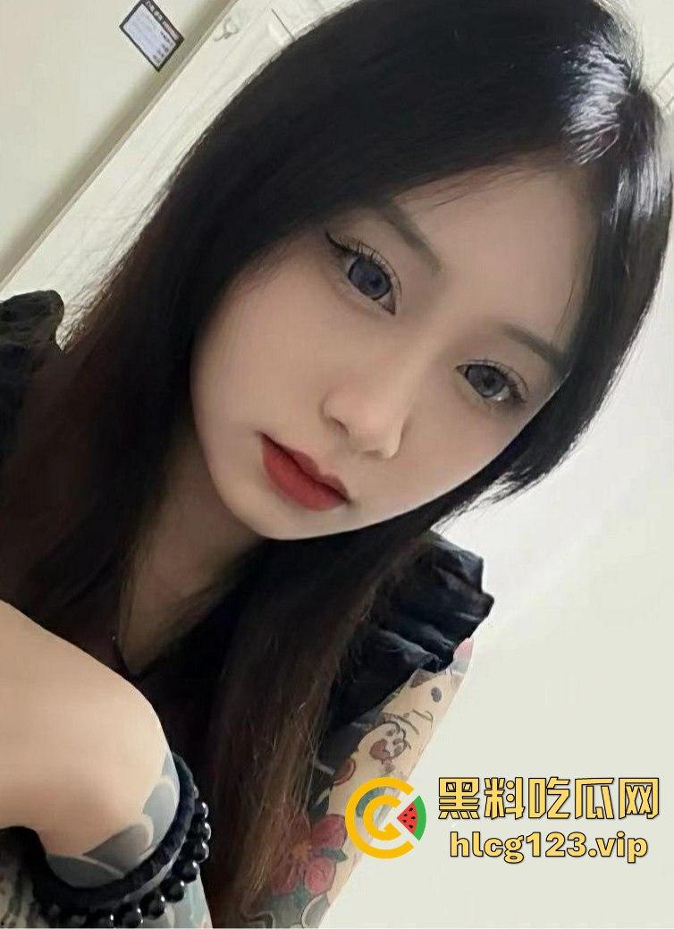 河北邢台快手网红吴媛媛吸毒后大街裸奔！性感长腿翘臀，精神小妹彻底玩嗨学狗爬行！-2