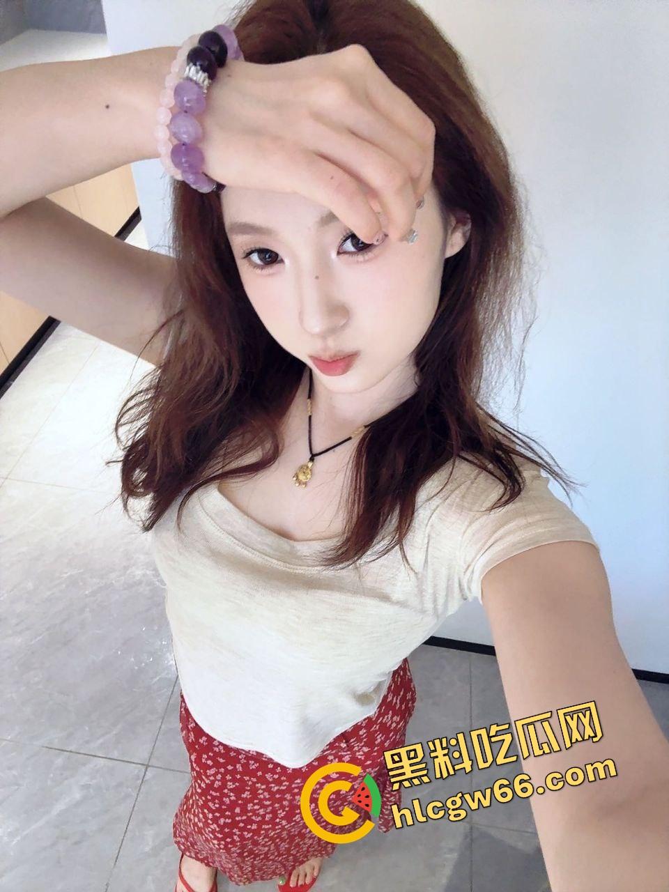 上海大学【刘蕾】穿女仆装被男友和兄弟轮番操翻，粉嫩肉穴夹得贼紧，叫声骚到想冲进去一起上！-2