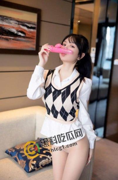 谢小蒽 颜值巅峰秀人网当红女神模特诱人私拍 脱光假鸡巴插入紫薇摄影师揉奶抠逼-6