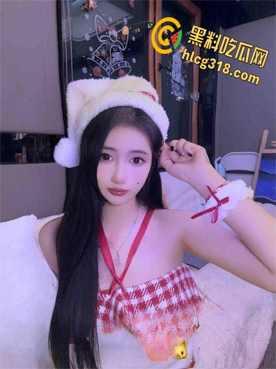 南京艺术学院大三学生妹【李熙雯】，女上位疯狂抖动着蜜桃臀，后入粉嫩一线天，很难不心动啊 !-2