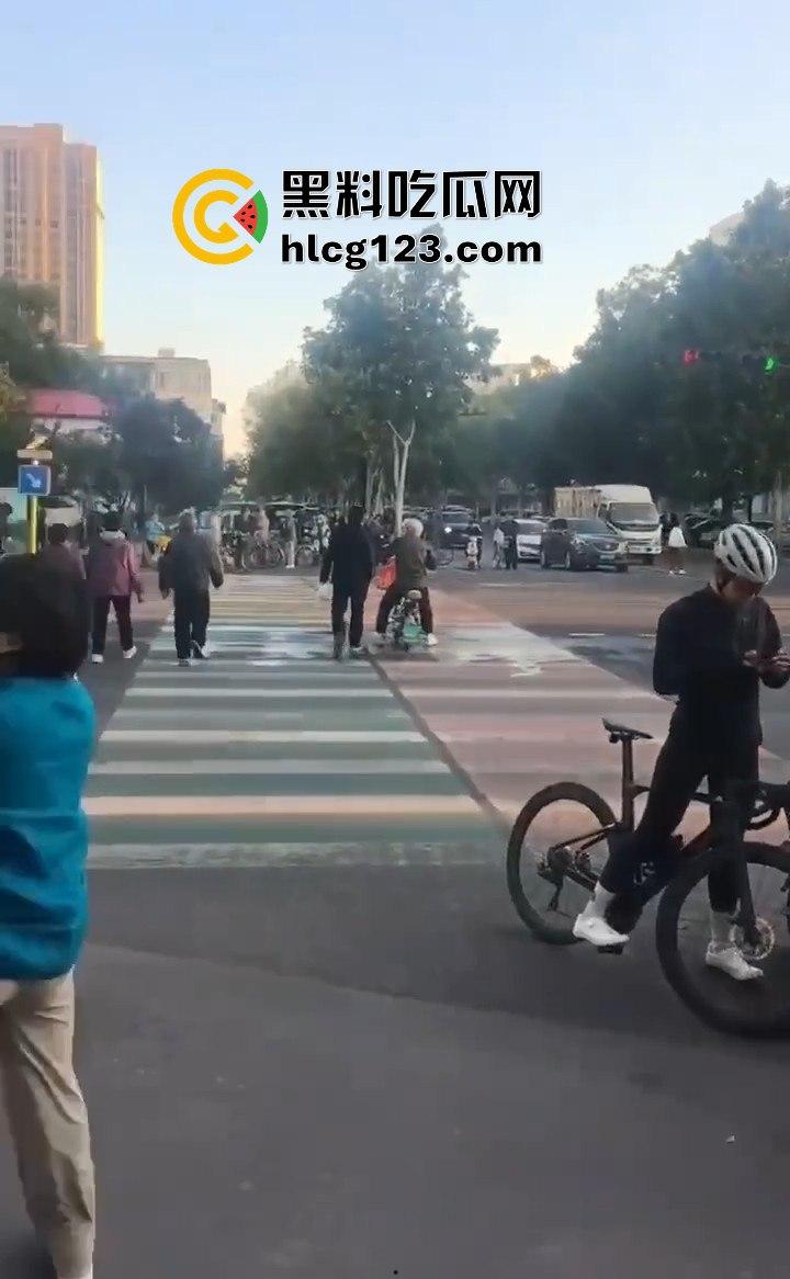 山东齐河财政局办公楼起火，黑烟滚滚直冲天！平账大圣这把火，坏账烂账都烧个干净！-15