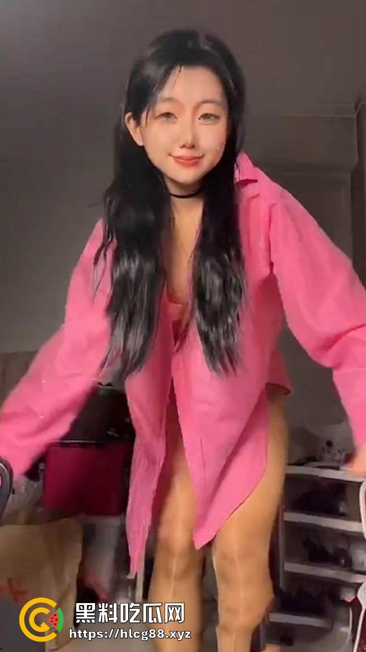 抖音巨乳网红【夸夸修熊】大尺度视频流出 性感母狗卖弄肉体 淫骚蜜穴清晰可见！-2