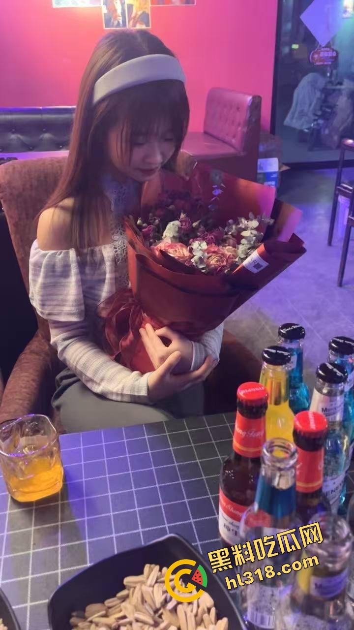 广东城中村夜色，白天空无一人，晚上全是杀猪尖叫此起彼伏，路过都忍不住想下场，必须狠狠操！-3