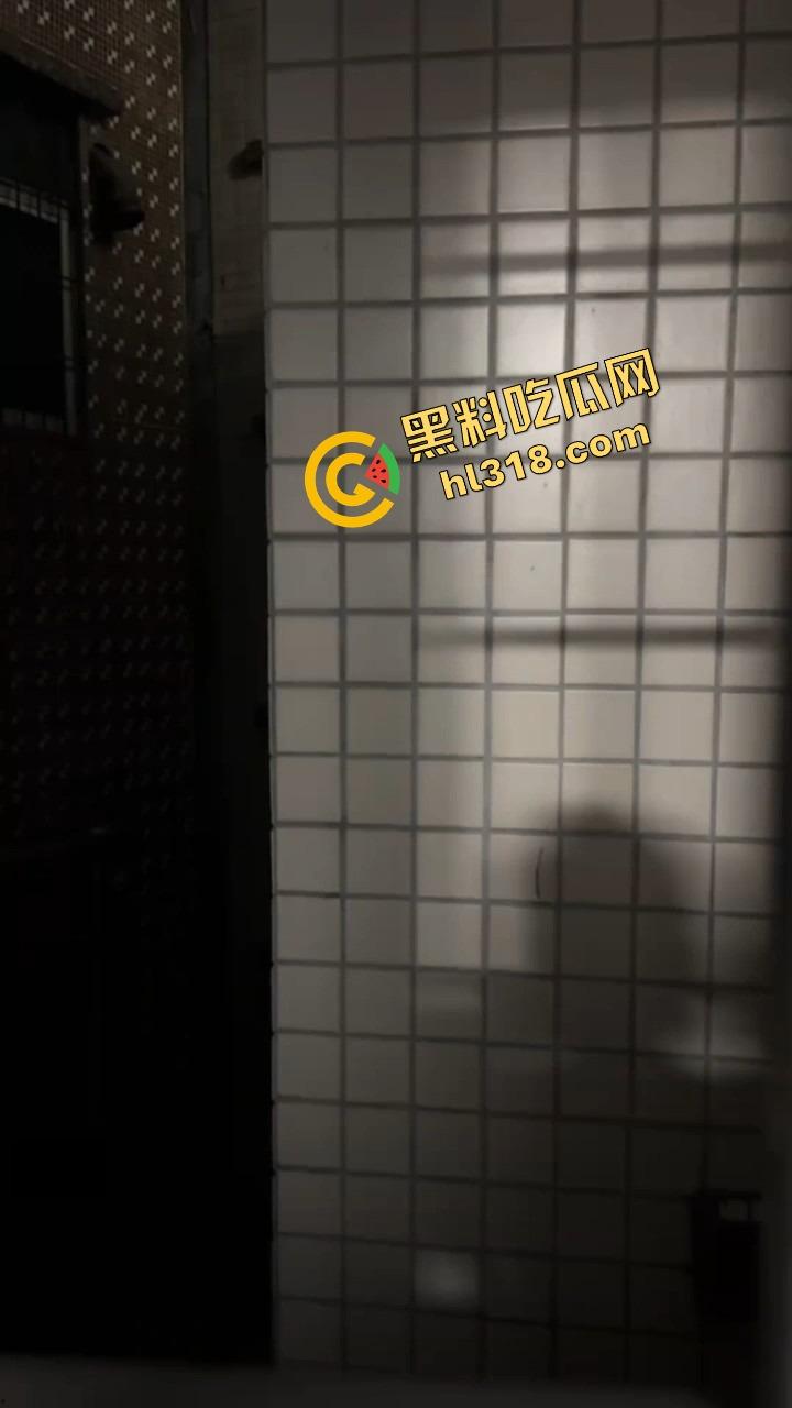 广东城中村夜色，白天空无一人，晚上全是杀猪尖叫此起彼伏，路过都忍不住想下场，必须狠狠操！-11