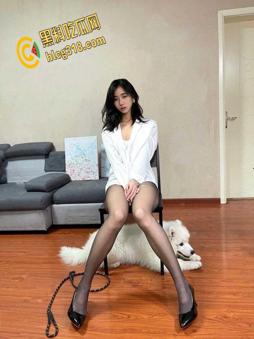 极品高颜舞蹈生被金主网调，大尺度完美身材尤物，高难度一字马展示诱人酮体 !-4