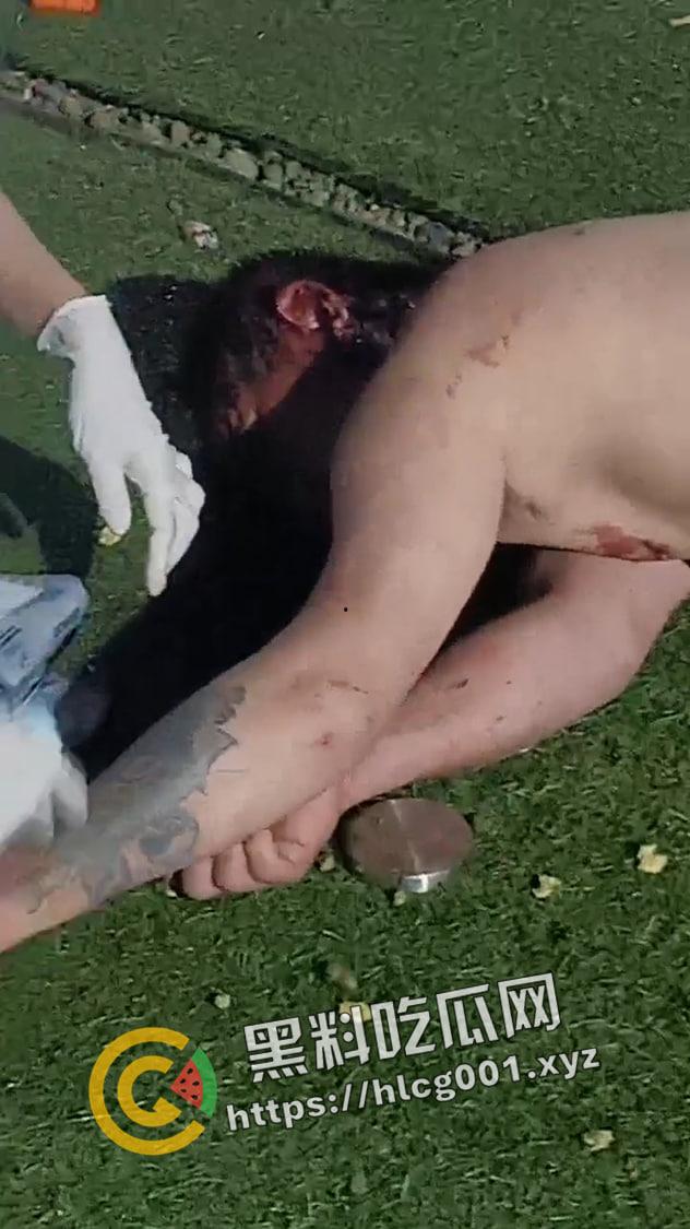 海南海口大致坡大陆人大战海南人  摸了本地人老婆地屁股 命就得留下 现场视频流出 真下死手-6