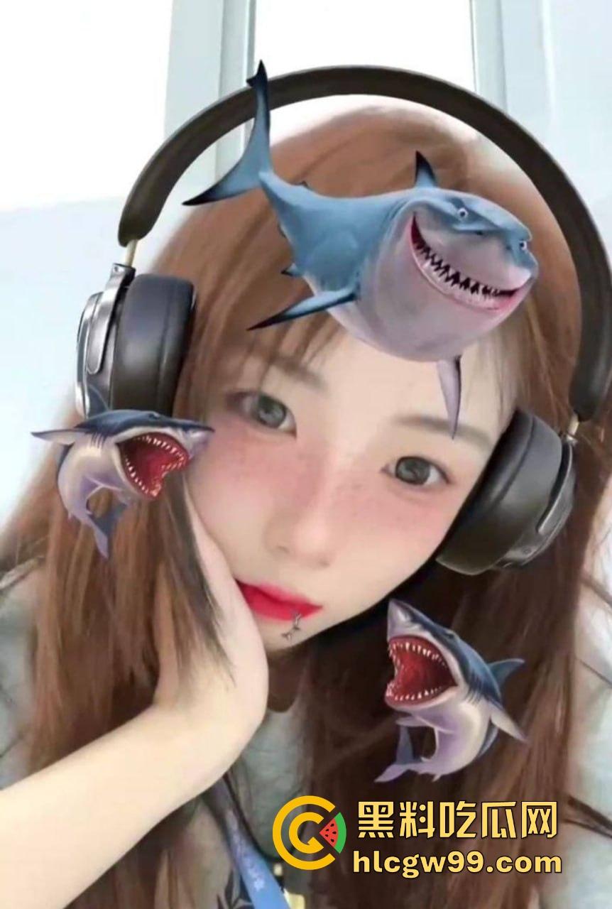 大连师范学院【吴美芳】清纯惹人怜，校内无数人的理想初恋，露脸裸聊视频遭曝光流出！-2