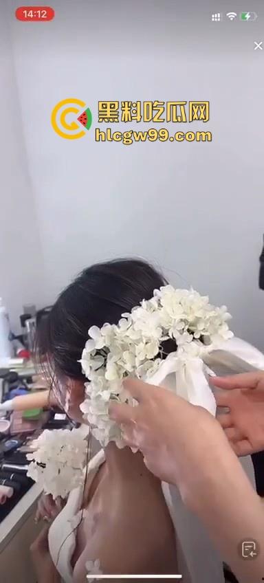 直播新赛道！新娘化妆走光,极品小姐姐奶头完全展现，流量密码被你拿捏的死死的-8