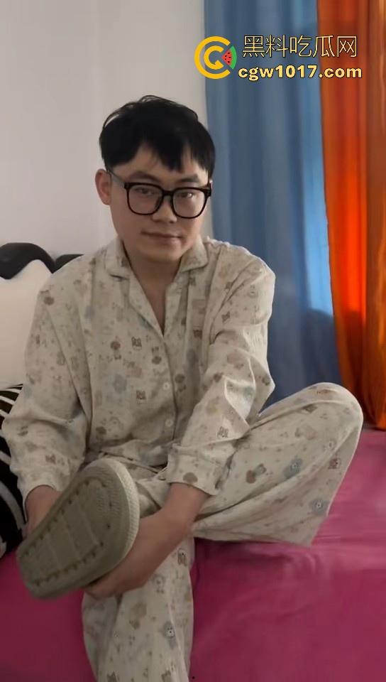 兄弟老婆出轨现场捉奸，但看到兄弟老婆这身材也知道不是老王的错，这么大的奶子还穿的这么性感，直接遭不住！-11