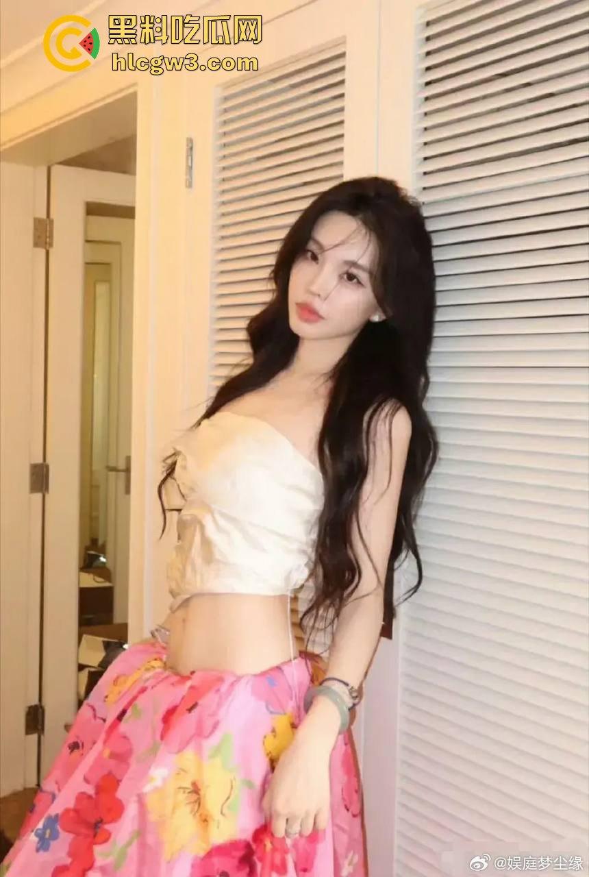 500W粉网红『谢欣桐』劈腿大戏！恋爱四年跑进富二代怀抱，私密视频曝光，干湿分离成神秘操作！-27