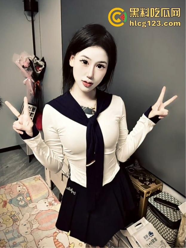 快手团团双飞啪啪视频流出！刚霸凌完别人，转头就跟两精神小伙轮流搞，场面淫荡到爆！-3