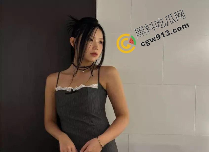 香港顶流巨星邓紫棋情海再掀波澜！现男友魏骏杰出轨女歌手林芊莹，两人偷情视频曝光引发全网热议-4