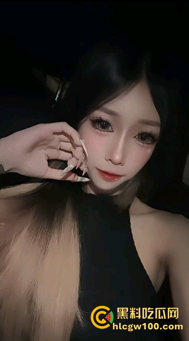 国际版抖音 女网红【林美珍】在酒吧被流氓扒光衣服 两个粉嫩的大奶子爆露了出来，然后被大神带到酒店爆操！-5