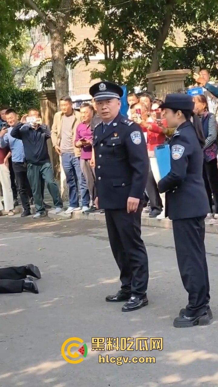 山东男子醉酒殴打女友还拿啤酒洗头！见义勇为小伙出手相救，醉鬼竟拿刀要捅人！-11