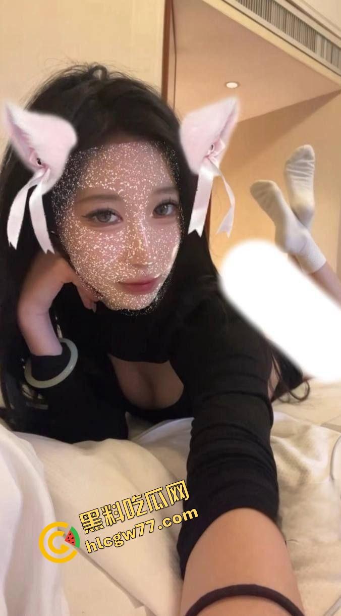 贵州财经大学女神【田静】网上约炮视频曝光，白天装淑女，晚上被操得屁股乱抖，贱得像条狗！-1