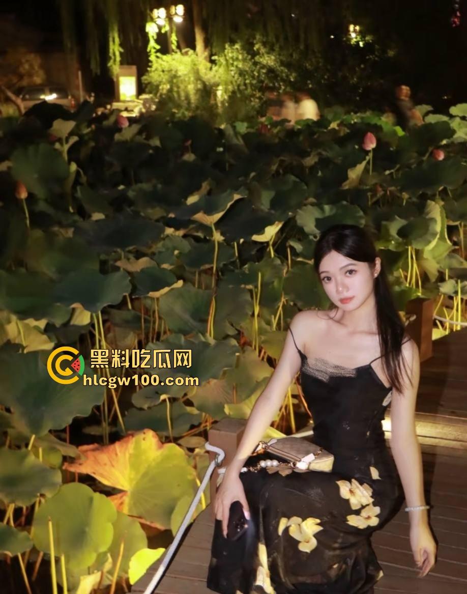 抖音网红『 一直丸』曝光，岭南职院清远校区陈佳怡靠旅拍上位，传言只要能带她旅游就能睡，现正陪金主哈尔滨狂欢！-6