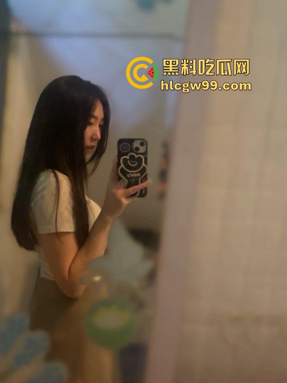 真实KTV厕所强奸醉酒90后少妇！喝死鱼后被猥琐男捡尸拖到厕所里爆操，与其反抗不如享受！-1