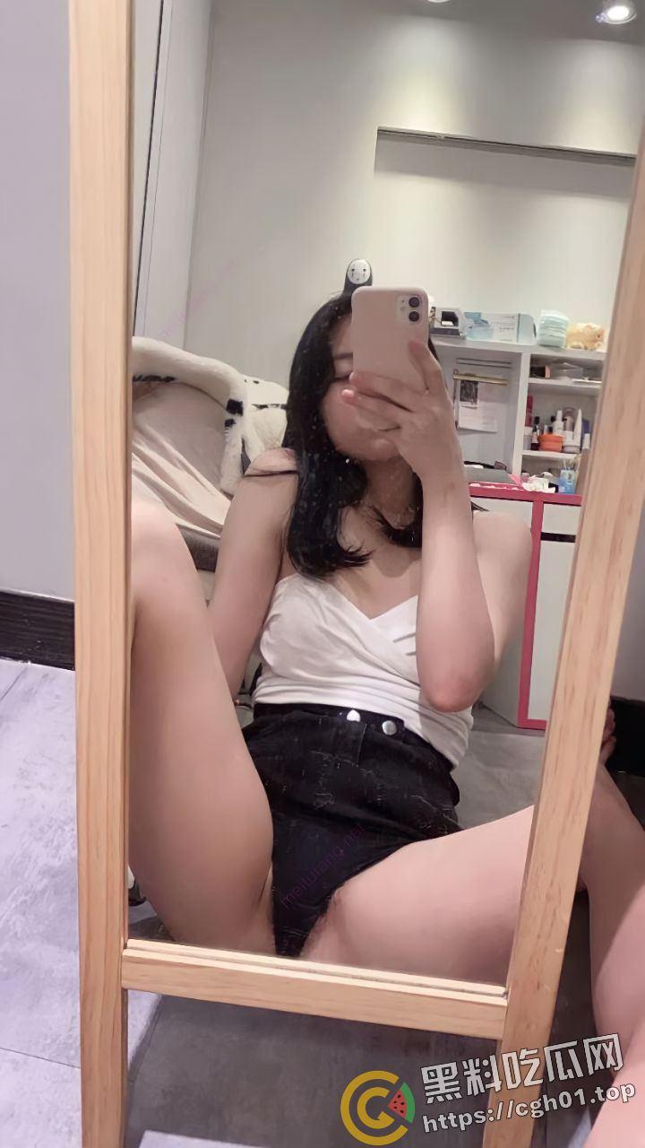 台湾台北大学生 教科书级别反差婊  御姐脸的人性飞机杯 自慰都能水多的溢出来-31