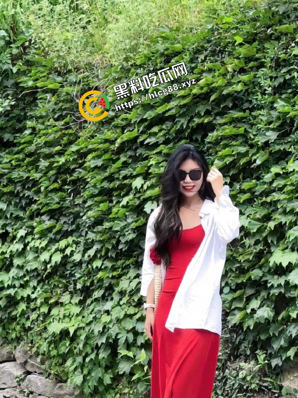 深山里的大山姑玩刺激露出！与单男爬山上树后入打野战，这是要用返祖行为繁殖后代吗？-2