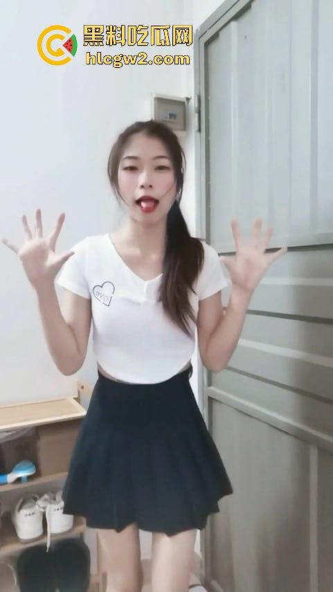 广西柳州厂妹【马诗雨】发骚现场！穿丝袜扭身狂舞，母狗发情般的淫荡模样引爆全场！独家爆料！-1