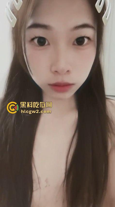 广西柳州厂妹【马诗雨】发骚现场！穿丝袜扭身狂舞，母狗发情般的淫荡模样引爆全场！独家爆料！-4