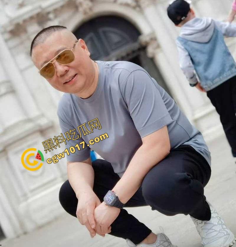 德云班主【郭德纲】惊爆出轨丑闻！包养京剧花旦【王梦婷】并生一子，与徒弟老婆常年私通酒店激情视频全网疯传！-3