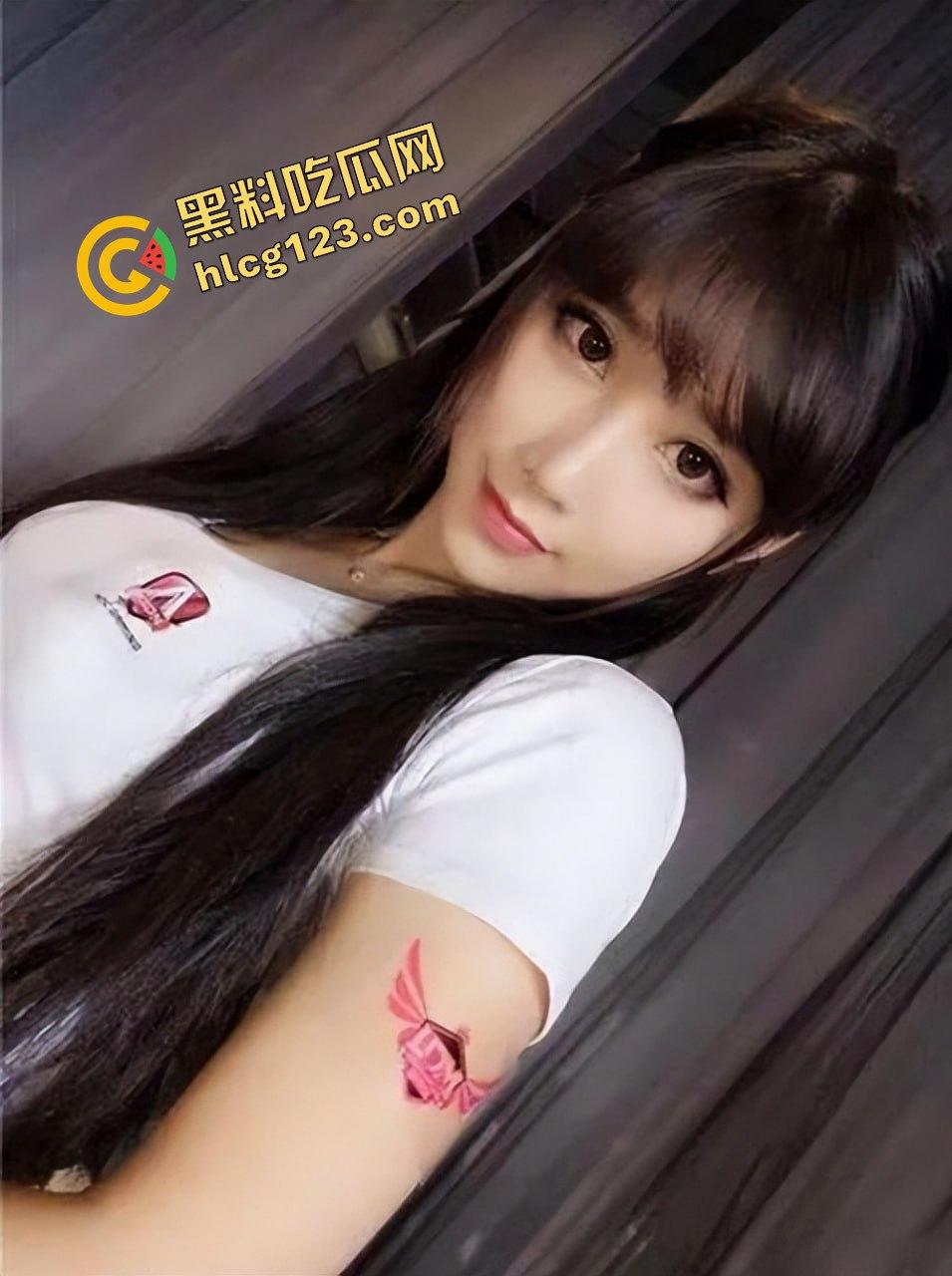 『小狐仙』私人视频流出！浴室玩假鸡巴，火辣湿身后再被大哥后入狂操！-12