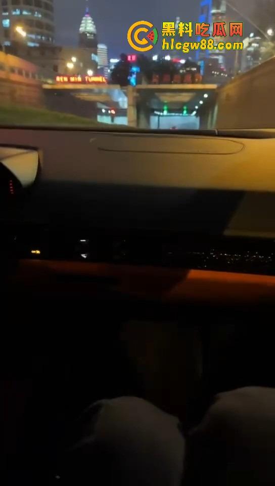 上海装逼狗租小牛隧道飙车炸场，下雨天装逼被雷劈爽翻天，谁瞅他不笑死这傻屌！-1