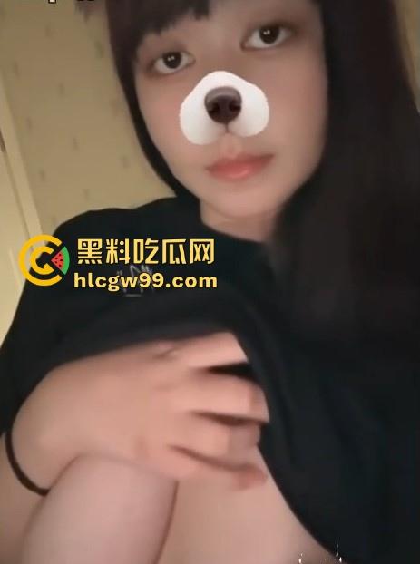 辽宁工商学院极品大三学姐【吴诗芸】给炮友拍裸照被玩腻后曝光，现实中很甜在床很骚。很有撸点！-11