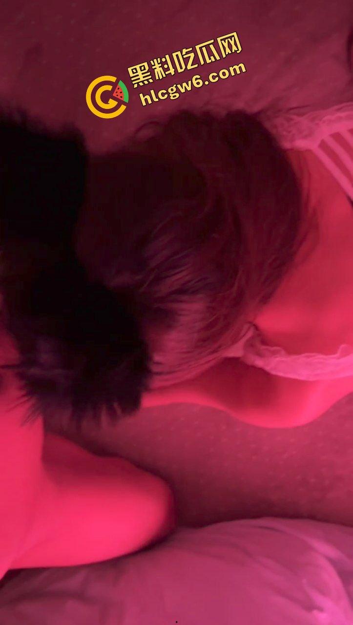 抖音极品超美御姐反差婊网红骚鸡『梨涡姐姐』开盒曝光淫姐 私下与金主激情舔鸡操逼！原创独家流出！-5