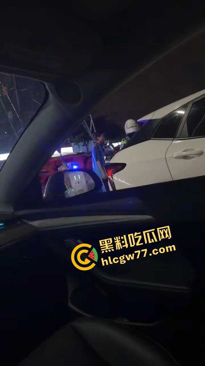 小学骚妹『林雨桐』年龄懂得都懂，跟黄毛开房被亲姐现场逮住，床单都湿了才反应过来闯大祸！-4