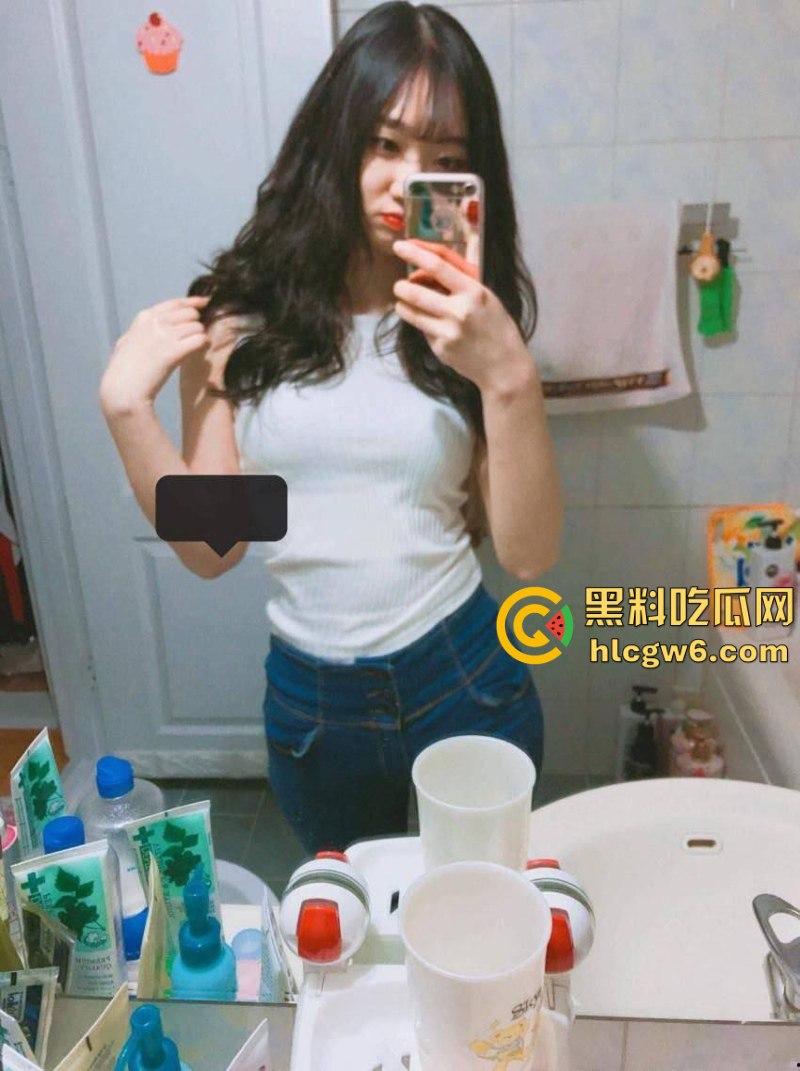 极品美乳妹子【邹雯】不雅自拍视频被渣男炫耀泄密 揉胸抠B自慰十分刺激！-2