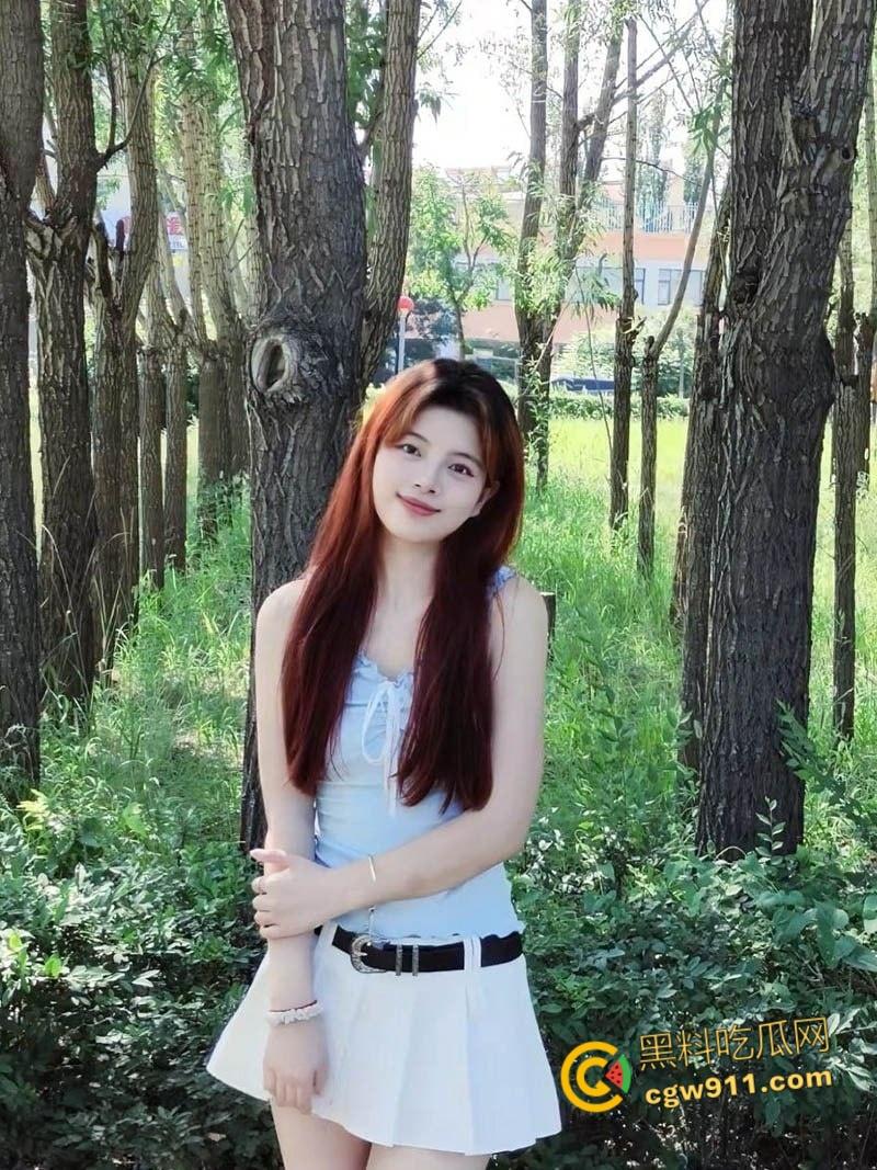 山西大同小学妹【林雯慧】，欲求不满酒店激情做爱，一进门扑倒男友樱桃小嘴直吞鸡巴，口爆吞精还想来第二次！-1