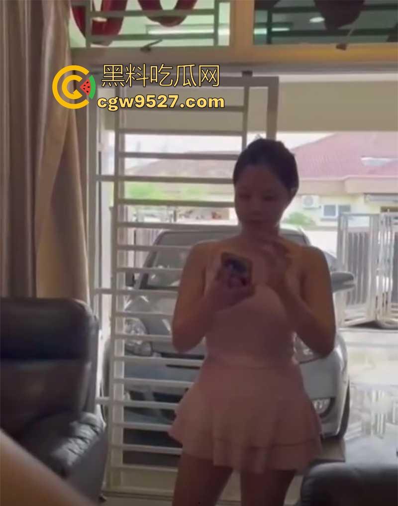 彪悍人妻现场直播抓奸，大奶少妇到小三家踢馆，却遭情敌挑衅侮辱，找不回面子就骑脖暴揍出轨老公！-4