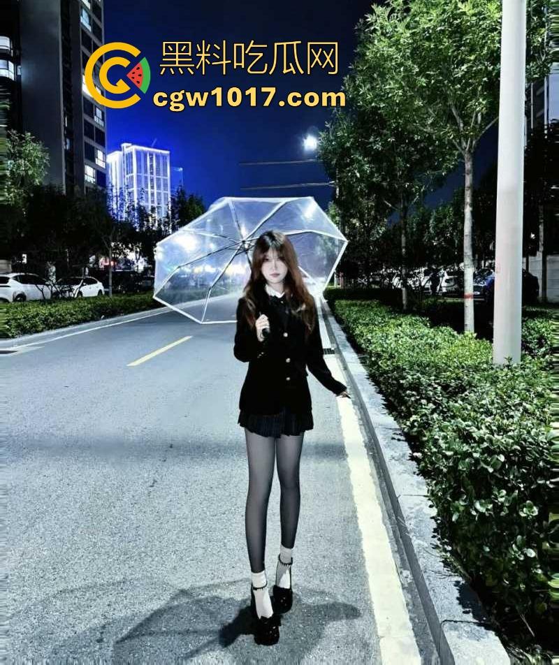 广东美术学院【李柒然】清纯女神秒变反差母狗，红唇裹住粗硬大屌，深喉跪舔，无套后入，不是一般的骚啊！-6