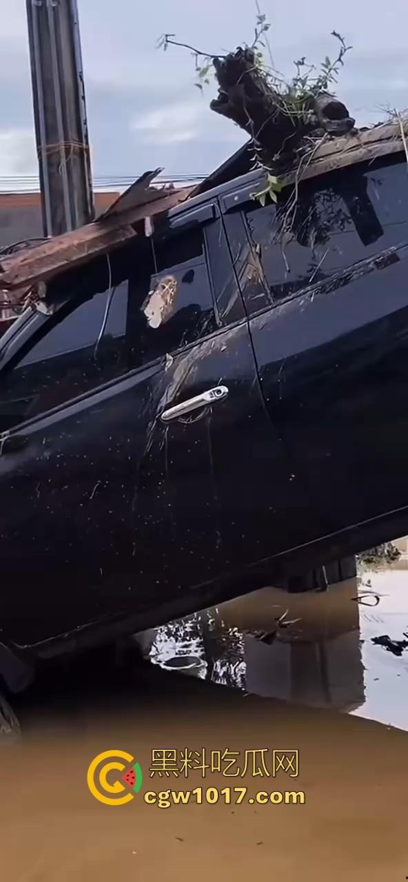 超强台风海鸥强势登陆菲律宾，全国进入灾难状态至少导致142人死亡，127人失踪，近几年全世界环境真的越来越严重了！-2