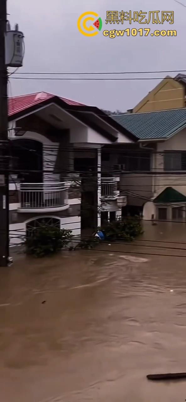 超强台风海鸥强势登陆菲律宾，全国进入灾难状态至少导致142人死亡，127人失踪，近几年全世界环境真的越来越严重了！-4
