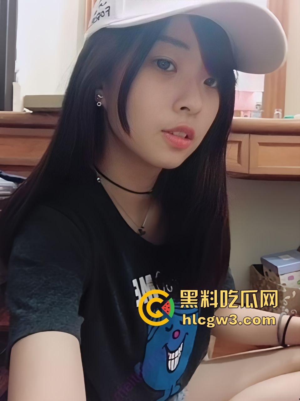 台湾反差学生妹【琳琳】和男友私密照被闺蜜曝光！美颜照骗崩塌，素颜真相丑到不行！-5