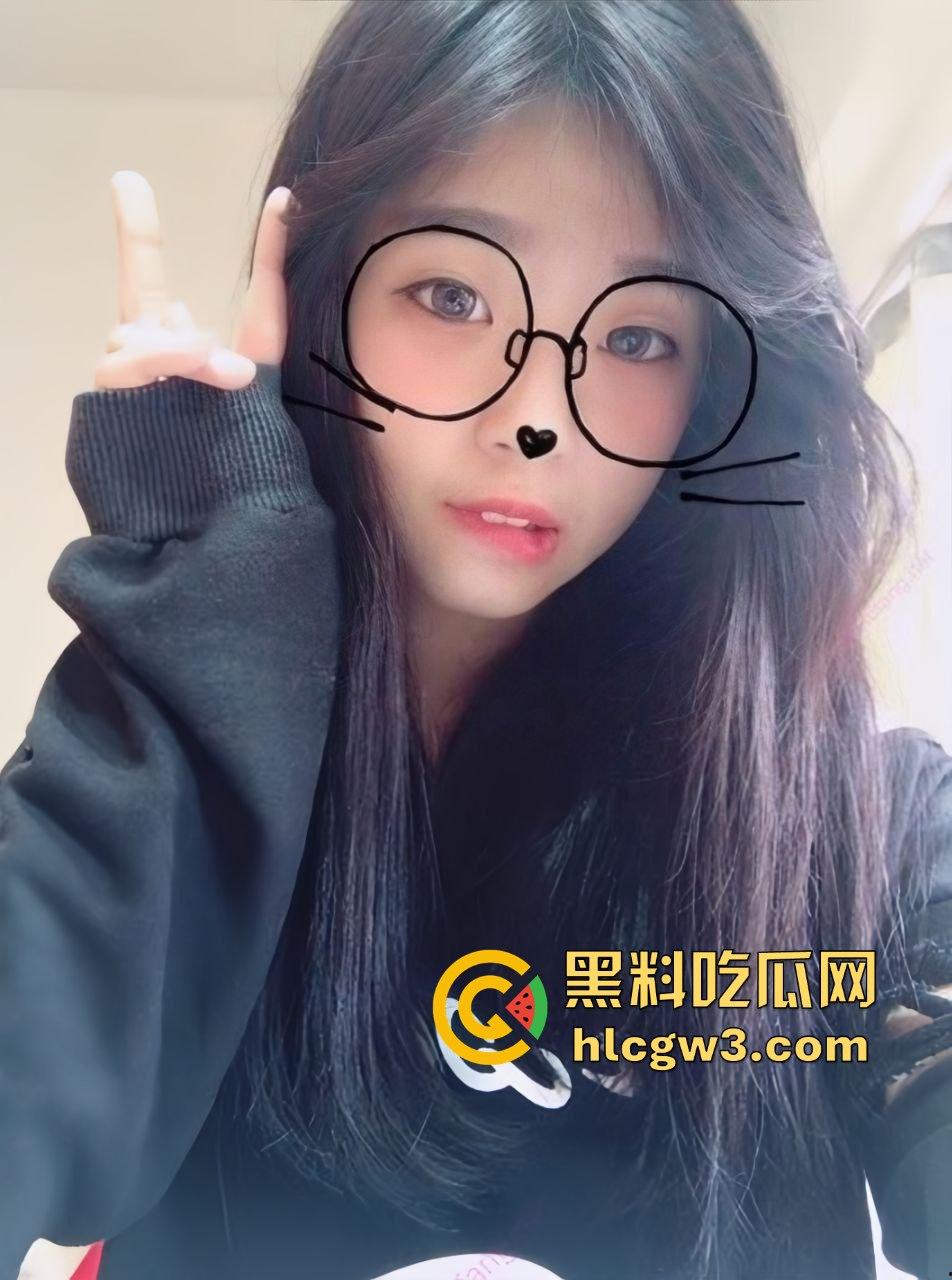 台湾反差学生妹【琳琳】和男友私密照被闺蜜曝光！美颜照骗崩塌，素颜真相丑到不行！-12