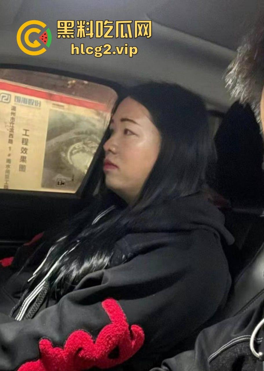 杭州男子陌陌约炮遇大妈，硬着头皮上阵！后入猛操还要边听大妈打电话，剧情真够离谱!-4