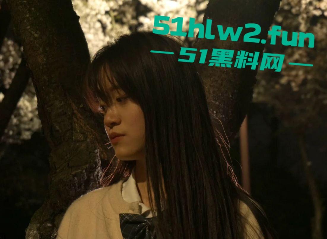 扬州大学骚母狗投稿出圈，JK黑丝无套后入骚气外露，逼脸同框看得粉丝心痒痒！-2