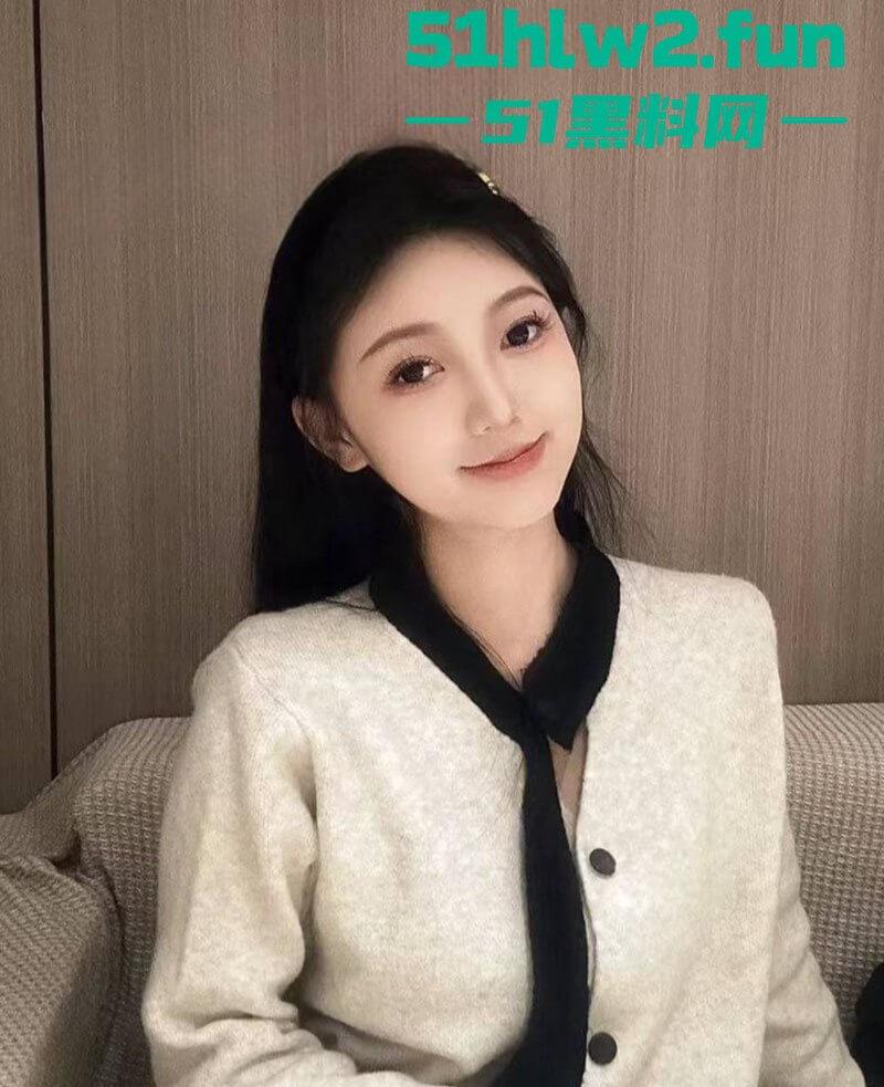 师范学院高冷校花【杨欣欣】私密约炮视频流出，清纯女神变身性爱尤物深情口交 内射全过程大尺度展示。-5