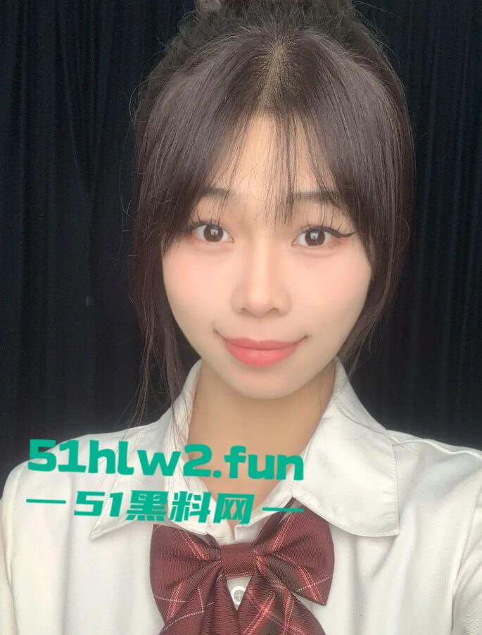 独家曝光！抖音北京长腿御姐骚鸡【Yyezi】大学辍学投靠金爸，调成母狗炮架玩弄爆插粉穴喷白浆！-4