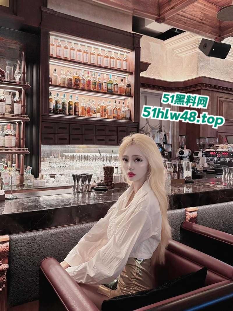 北京三里屯集美骚鸡，抖音快手女神【杨得意】和黑人约会被曝光证实，承认当外围女视频内操的淫叫连连。-6