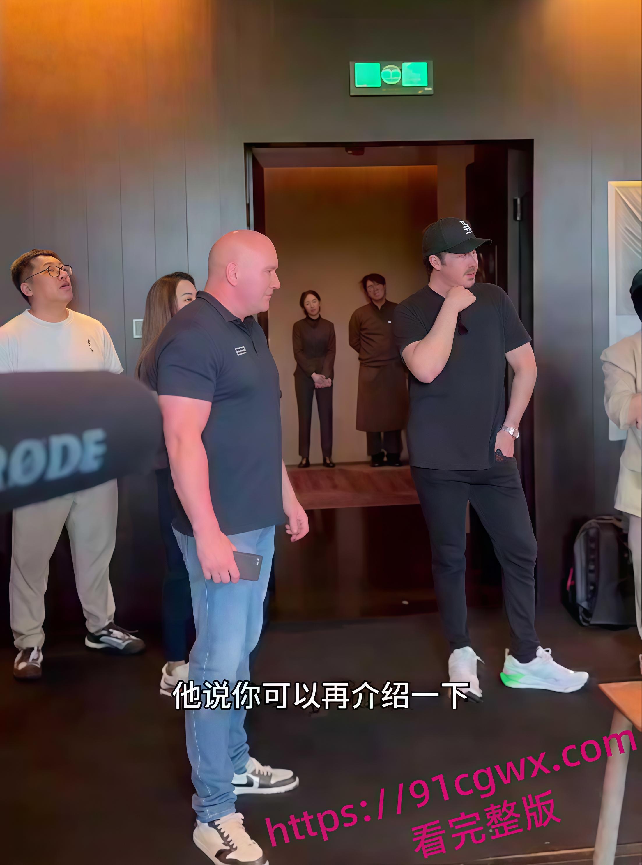 中国通背拳传人赵鸿刚参加UFC扇耳光大赛被对手KO引发全网热议！-2