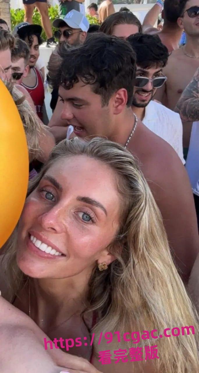 英国千人斩女星 邦妮·布鲁 最新挑战来袭 浴缸里倒满精液直播沐浴-2