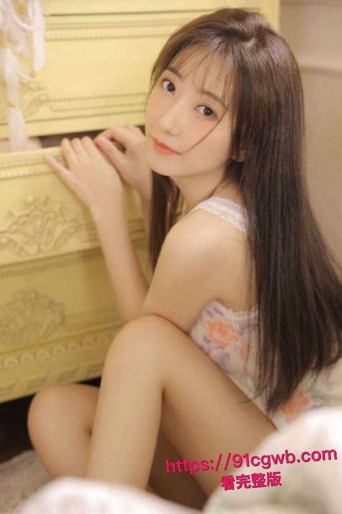 妹妹穿上旗袍勾引哥哥，最终被哥哥在椅上后入狂潮内射满骚穴！-7