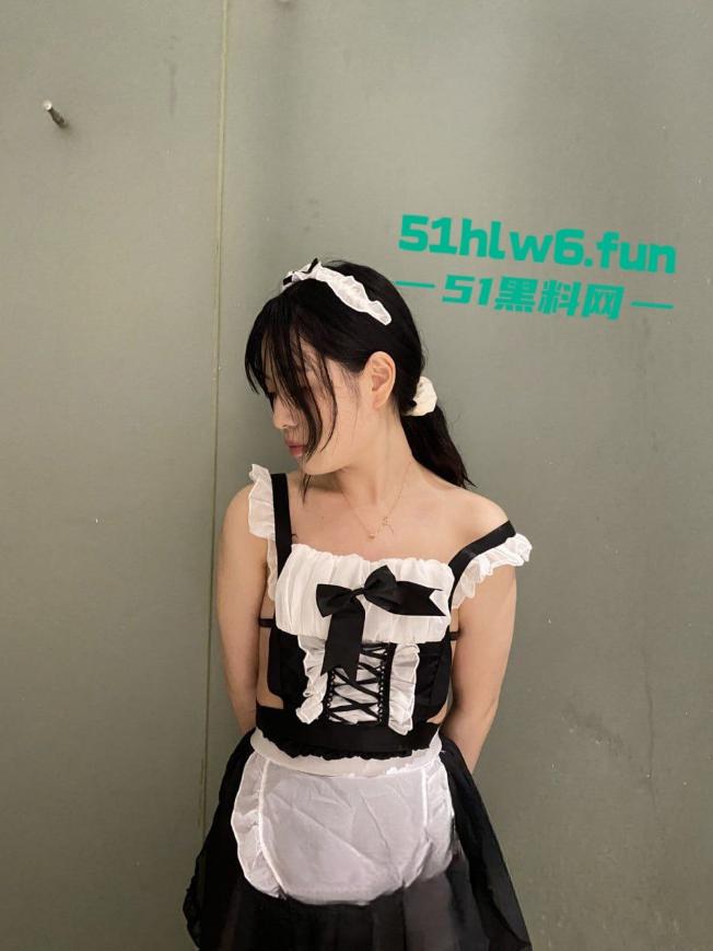 金主大哥在职校包养高颜值女学生，洗脑调教玩弄女仆装，虽无胸但听话被当母狗也愿意！-5